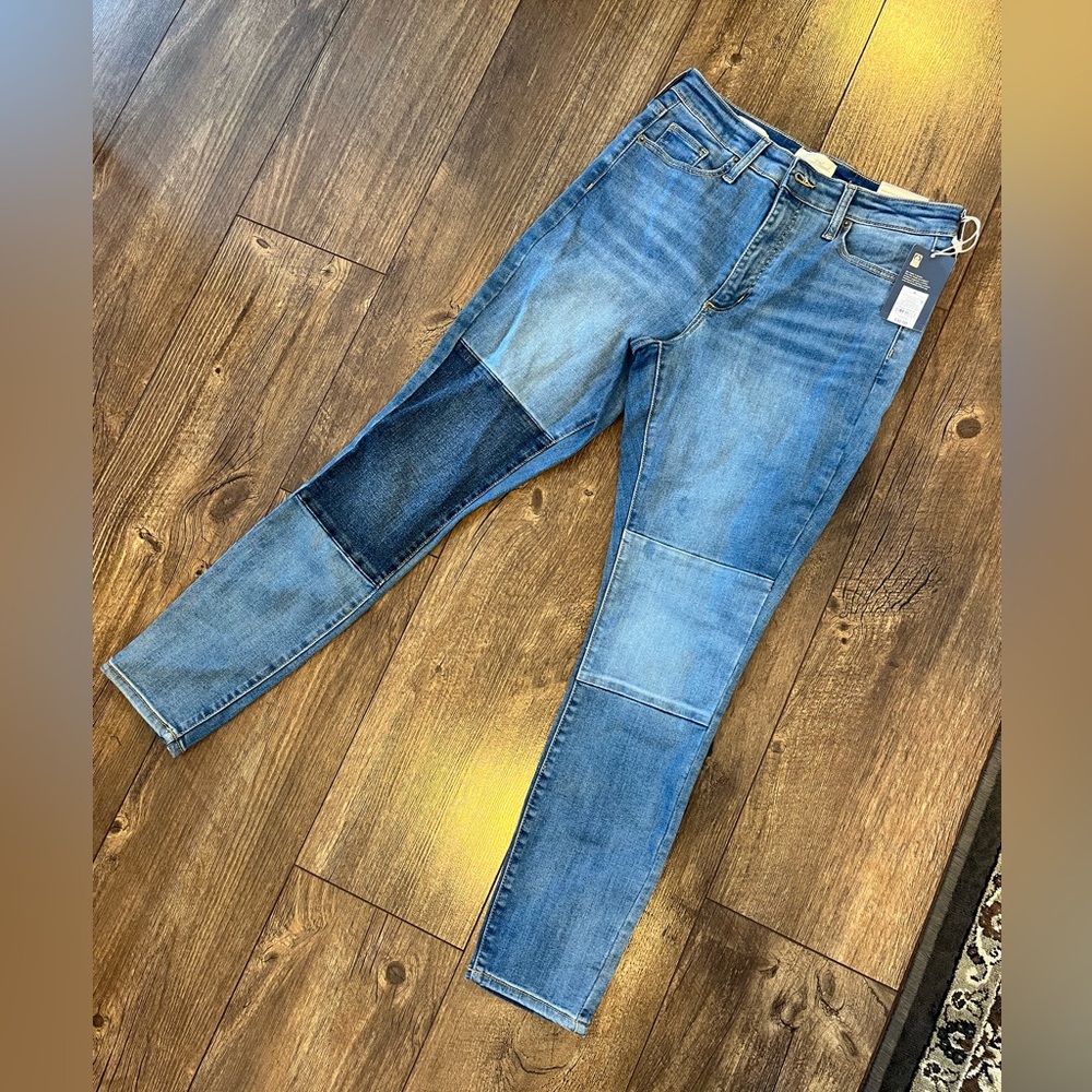 Universal Thread Women’s Size 8 Skinny Jeans